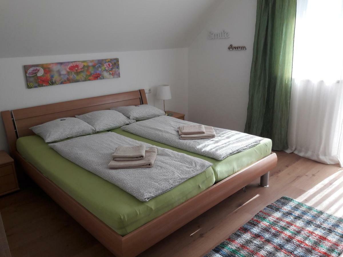 Apartment Sandra โอเบอร์ทราวน์ ภายนอก รูปภาพ